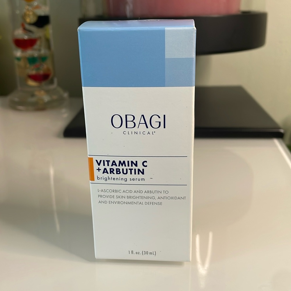 Obagi Clinical®
VITAMIN C + ARBUTIN BRIGHTENING SERUM